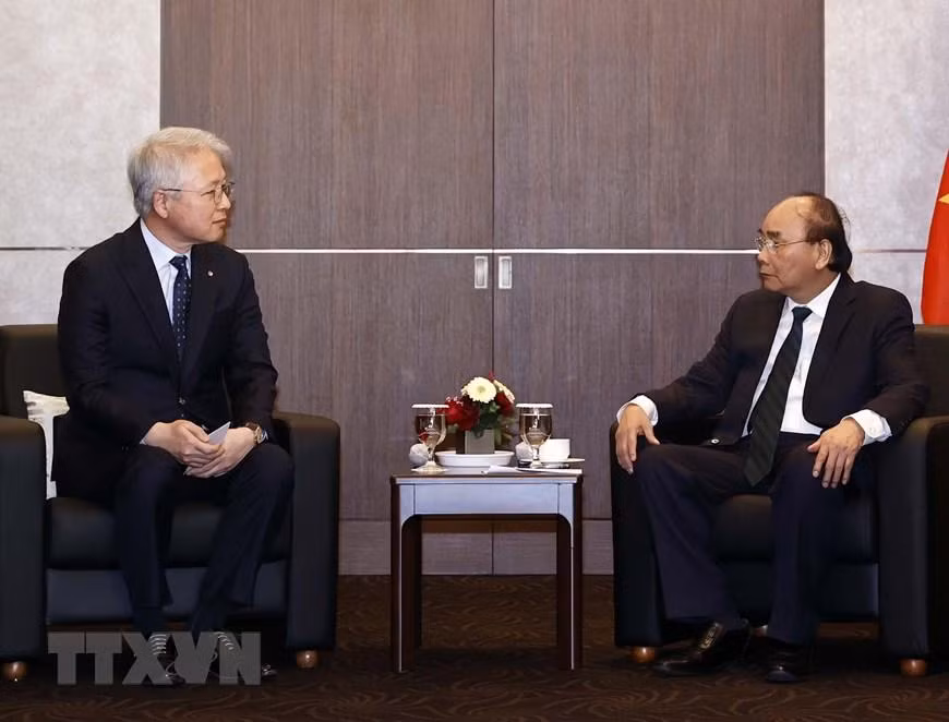 Chủ tịch nước Nguyễn Xuân Phúc tiếp ông Brian Kwon, Giám đốc điều hành, Phó Chủ tịch Tập đoàn LG Corporation. (Ảnh: Thống Nhất/TTXVN)