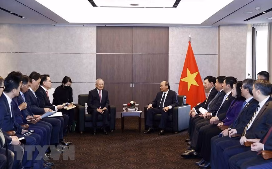 Chủ tịch nước Nguyễn Xuân Phúc tiếp ông Sohn Kyung Sik, Chủ tịch Tập đoàn CJ. (Ảnh: Thống Nhất/TTXVN)