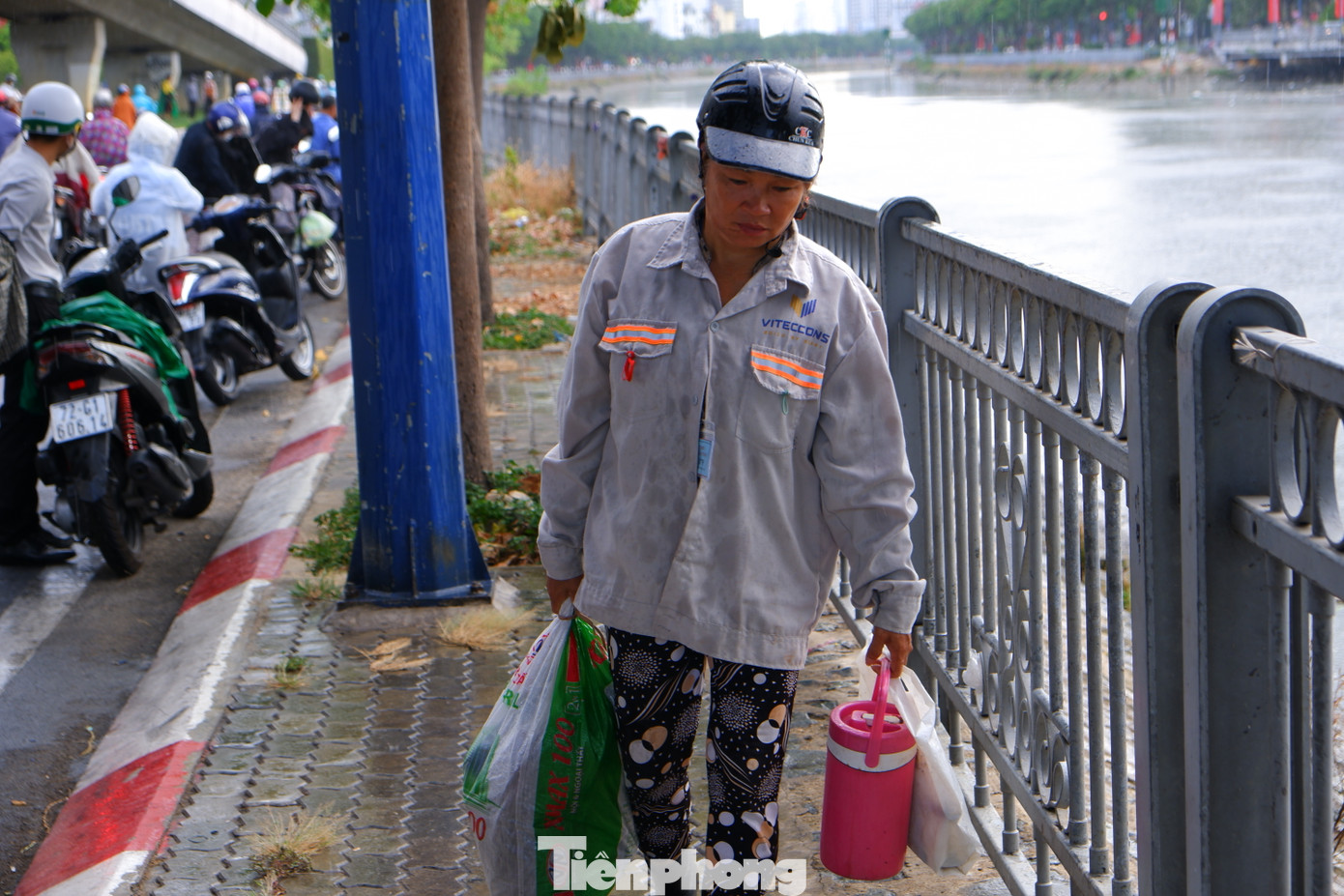 Cơn mưa kéo dài khoảng 5 phút.