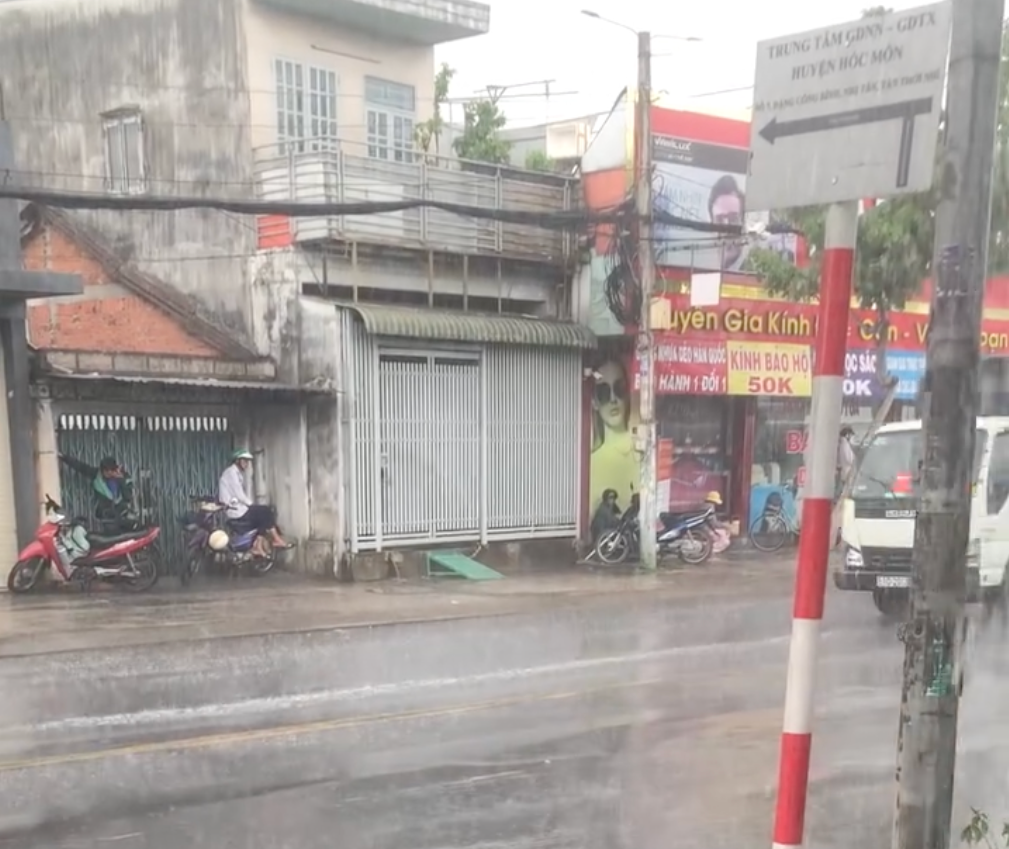 Một số khu vực tại huyện Hóc Môn (TPHCM) xuất hiện mưa vào chiều 3/5. Một số khu vực tại huyện Hóc Môn (TPHCM) xuất hiện mưa vào chiều 3/5.