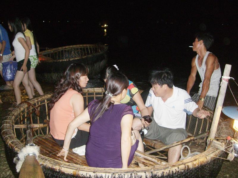 Lên thuyền ra khơi