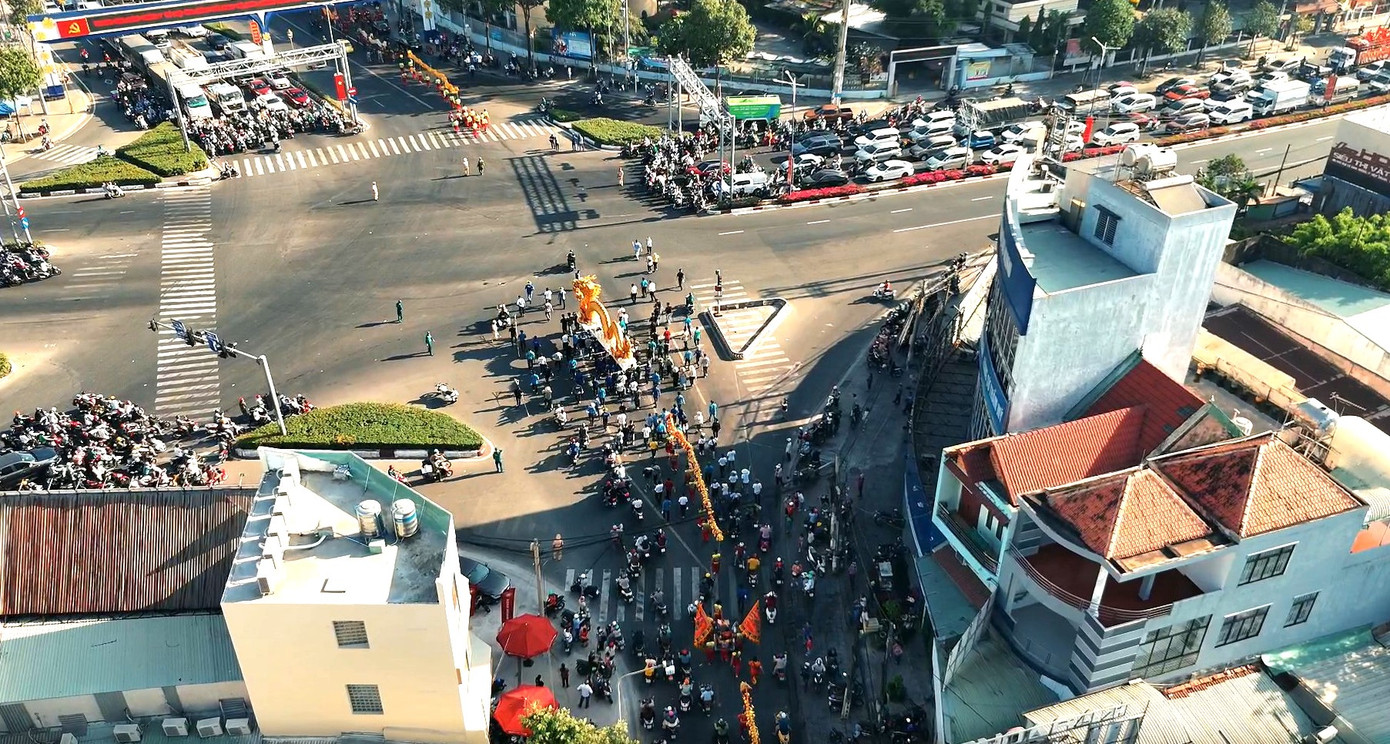 Linh vật rồng phun nước Thủ Dầu Một không chỉ là nơi để nhân dân đến tham quan, vui chơi mà còn mang đến ý nghĩa cầu mong một năm mưa thuận gió hòa, đất nước phồn vinh, phát triển. Linh vật rồng phun nước Thủ Dầu Một không chỉ là nơi để nhân dân đến tham quan, vui chơi mà còn mang đến ý nghĩa cầu mong một năm mưa thuận gió hòa, đất nước phồn vinh, phát triển.