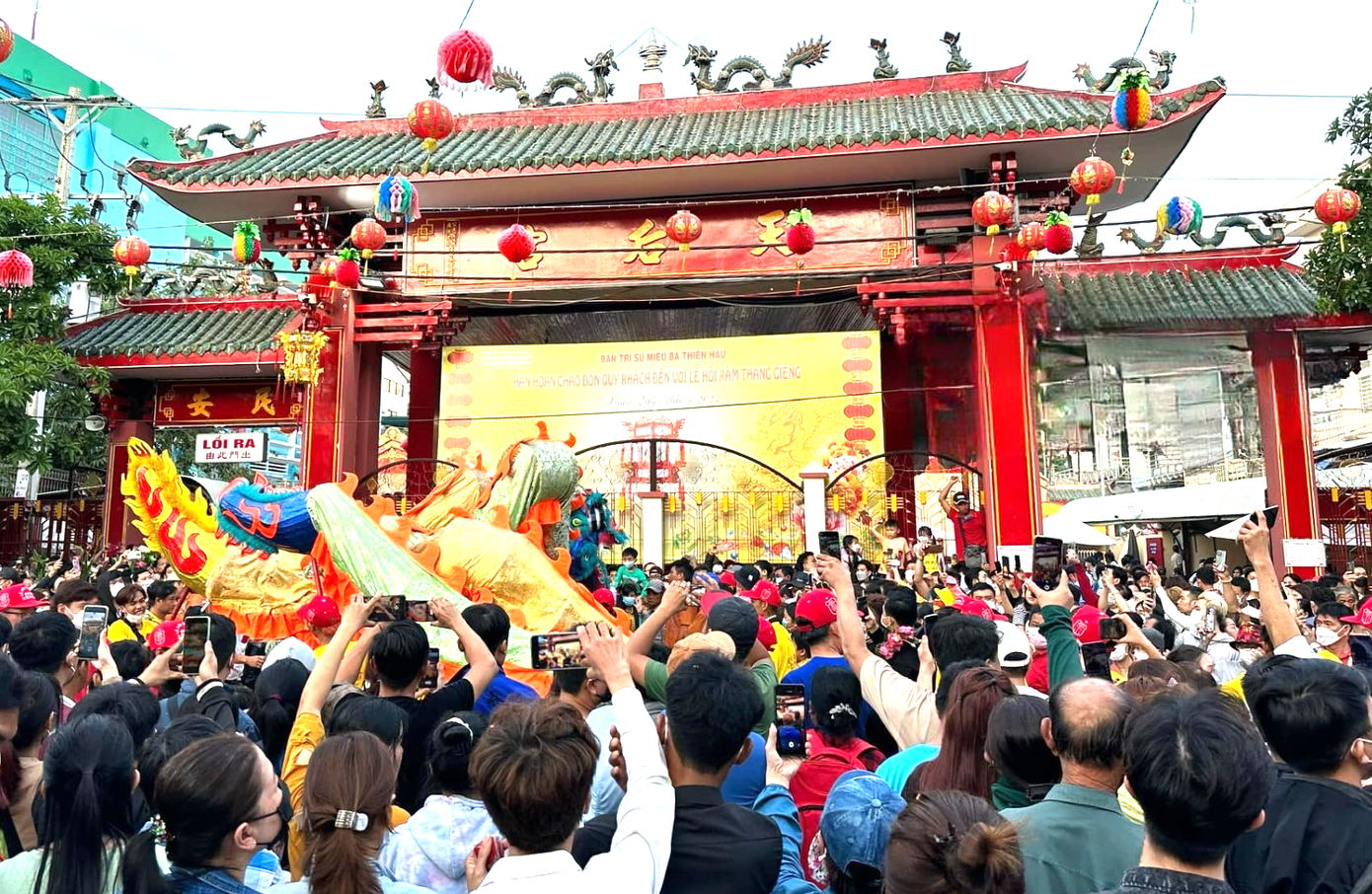 Miếu Bà Bình Dương tại khu vực ngã 6 (phường Phú Cường, TP. Thủ Dầu Một). Miếu Bà Bình Dương tại khu vực ngã 6 (phường Phú Cường, TP. Thủ Dầu Một).