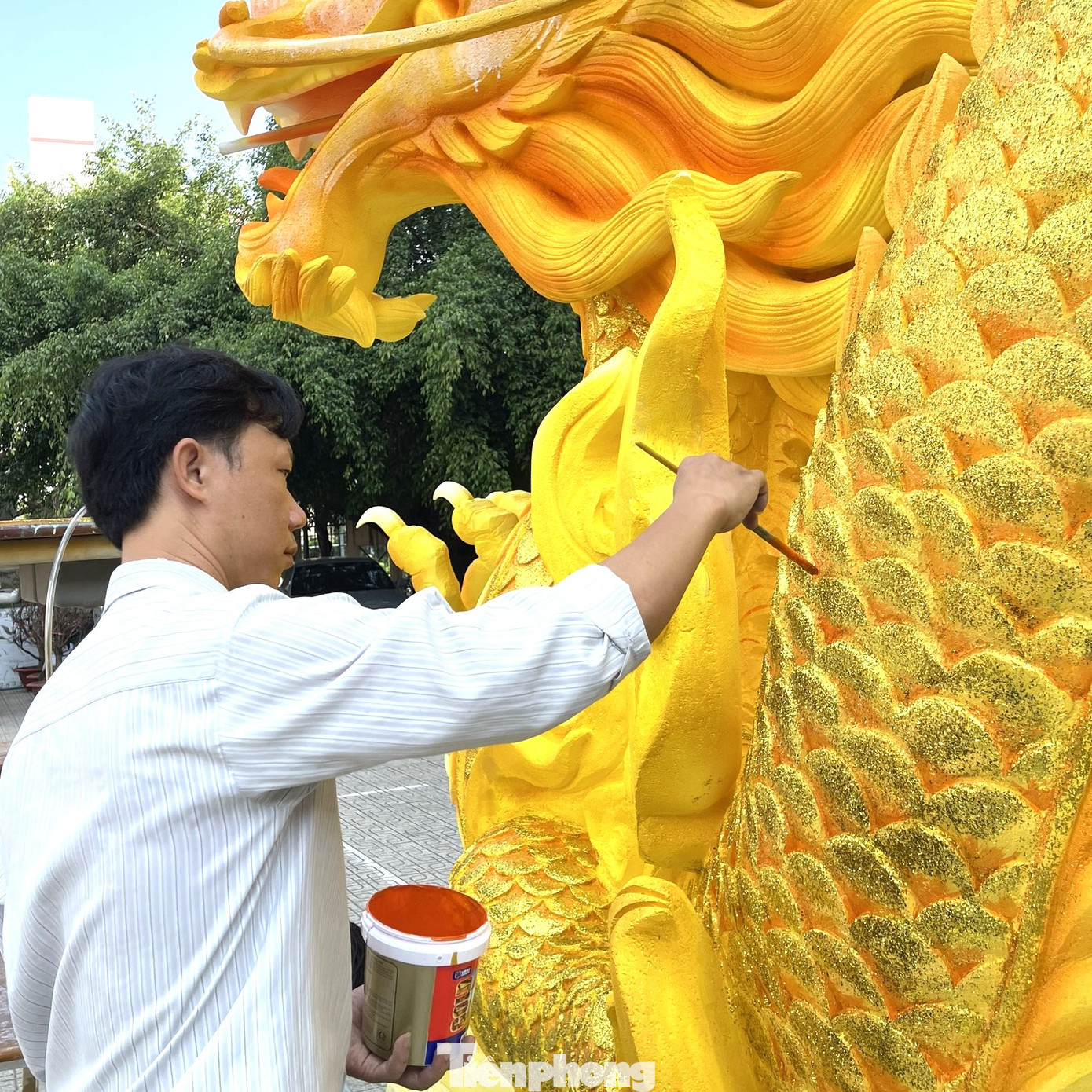 Theo thầy Lợi, để hoàn thành một con rồng không khó, nhưng để rồng được nhiều người đón nhận thì không hề dễ. Bởi vì, mỗi giai đoạn lịch sử, từ các đời Lý, Trần, Lê, Nguyễn hình tượng rồng đều khác nhau. Do đó, ngày nay rồng ngoài việc hội tụ các yếu tố lịch sử, phải để người nhìn cảm thấy gần gũi, không lạ mắt.