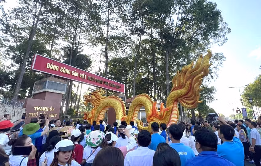 Lộ trình 5,6km như sau: Di chuyển từ đường Bạch Đằng, trụ sở Thành ủy - UBND Thành phố Thủ Dầu Một, ngã sáu, Cách Mạng Tháng Tám, Nguyễn Văn Tiết, Phạm Ngọc Thạch.