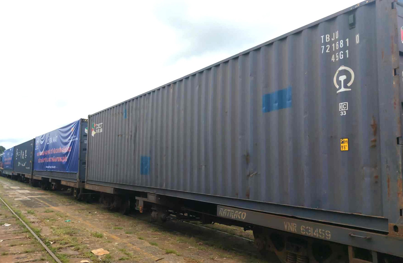 Trước đó tỉnh Bình Dương đã đề xuất với Cục Đường sắt Việt Nam, Bộ Giao thông vận tải cần di dời và sáp nhập ga Dĩ An là ga hành khách về khu ga An Bình vì ga Dĩ An nhỏ, lượng khách tập kết đi/đến ít và giao thông quanh khu vực ga có mật độ dày đặc, ảnh hưởng đến tình giao thông chung, cũng như không khai thác hiệu quả ga.