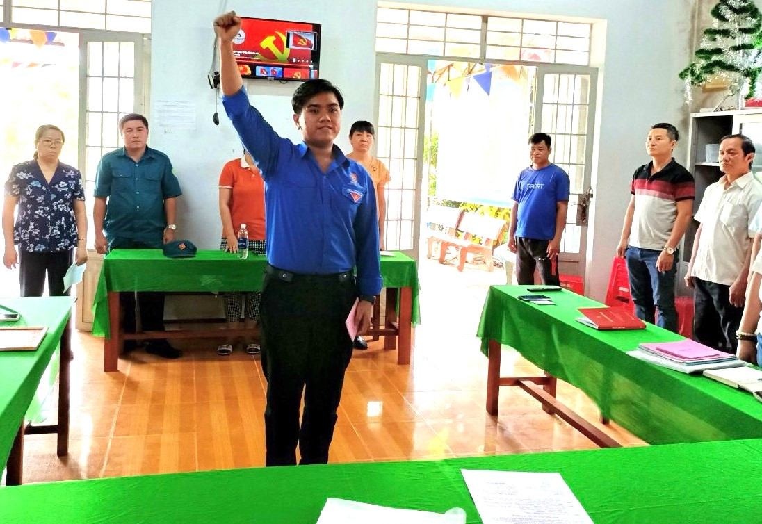 Nguyễn Thiện Nhân trong ngày được kết nạp Đảng