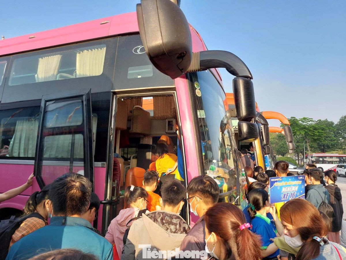 Chị Trần Thị Diễm Trinh - Bí thư Tỉnh Đoàn Bình Dương cho biết, chuyến xe năng lượng 0 đồng”, là sự tri ân thanh niên công nhân với những đóng góp cho sự phát triển của địa phương. “Bằng tất cả những gì có thể, các ban, ngành, đoàn thể của tỉnh đã nỗ lực để hỗ trợ công nhân, sinh viên có hoàn cảnh khó khăn, trên tinh thần không để ai bị bỏ lại phía sau. Chúc mọi người về quê đón Tết an lành và trở lại với công việc đầy năng lượng” – chị Trinh nói.