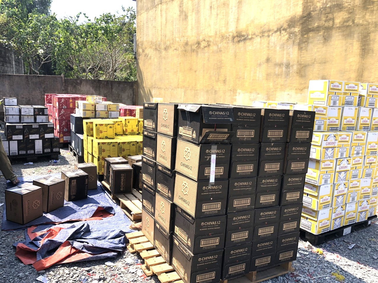 Rượu ngoại ước tính trị giá trên 15 tỷ đồng.