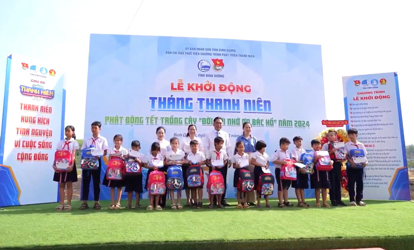 Lãnh đạo tỉnh Bình Dương tặng học bổng cho các em học sinh có hoàn cảnh khó khăn. Lãnh đạo tỉnh Bình Dương tặng học bổng cho các em học sinh có hoàn cảnh khó khăn.
