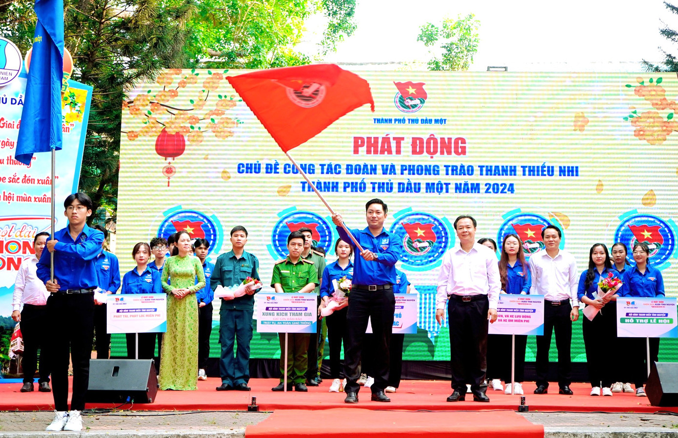 Tuổi trẻ đất Thủ xuất quân chiến dịch ‘Xuân tình nguyện’.