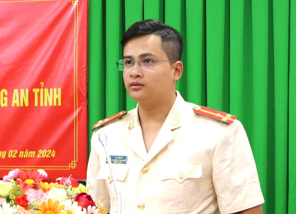 Thượng úy Lại Tiến Sĩ giữ chức Trưởng Ban Thanh niên Công an tỉnh Bình Phước. Thượng úy Lại Tiến Sĩ giữ chức Trưởng Ban Thanh niên Công an tỉnh Bình Phước.