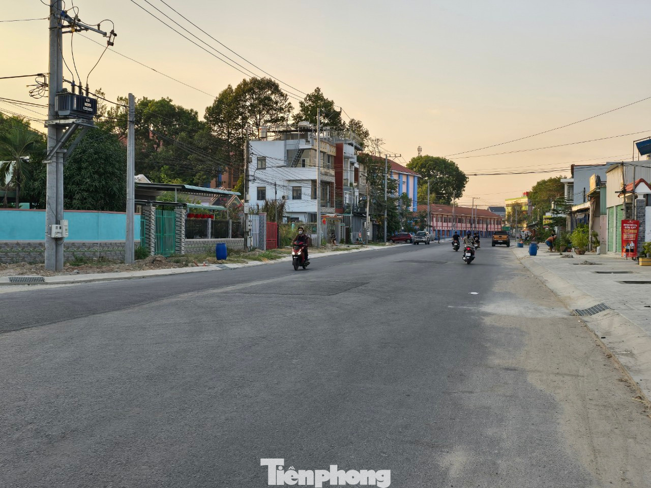 Dự án đường ĐX022 nối dài từ đường Huỳnh Văn Lũy đến đường Đồng Cây Viết (liên khu phố 1 - 5, phường Phú Mỹ, TP Thủ Dầu Một, tỉnh Bình Dương) có chiều dài hơn 3km. Trong ảnh: Tuyến đường đã di dời trụ điện.