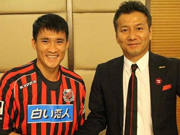 Công Vinh (trái) được Thủ tướng Nhật Bản mời dự Gala Dinner. Công Vinh (trái) được Thủ tướng Nhật Bản mời dự Gala