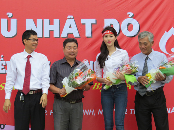 Hơn 8.400 đơn vị máu trong Chủ Nhật Đỏ ảnh 19