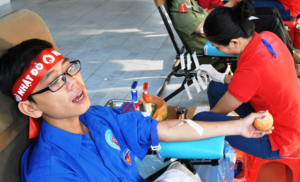 Hơn 8.400 đơn vị máu trong Chủ Nhật Đỏ ảnh 13