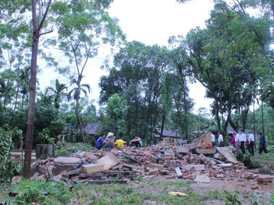 Hư hỏng, sạt lở đường tại tuyến đường đi xã Ngọc Phụng- Lương Sơn, huyện Thường Xuân. Ảnh: Hoàng Lam