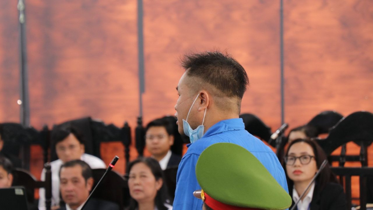 Bị cáo Y Sôl Niê, trong phần kiểm tra lí lịch. Ảnh: TTXVN Bị cáo Y Sôl Niê, trong phần kiểm tra lí lịch. Ảnh: TTXVN