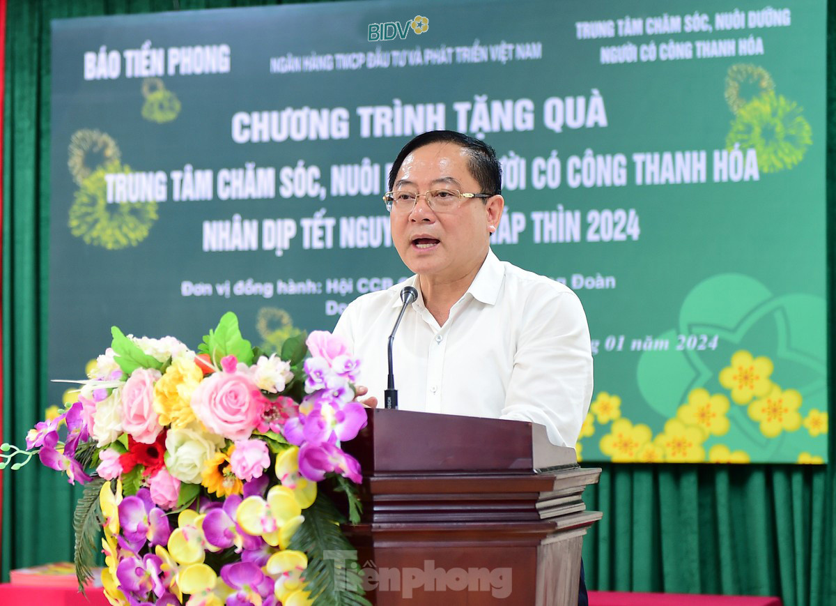 Nhà báo Lê Xuân Sơn phát biểu tại chương trình thăm, tặng quà Trung tâm Chăm sóc nuôi dưỡng người có công Thanh Hóa. Ảnh: Xuân Tùng Nhà báo Lê Xuân Sơn phát biểu tại chương trình thăm, tặng quà Trung tâm Chăm sóc nuôi dưỡng người có công Thanh Hóa. Ảnh: Xuân Tùng