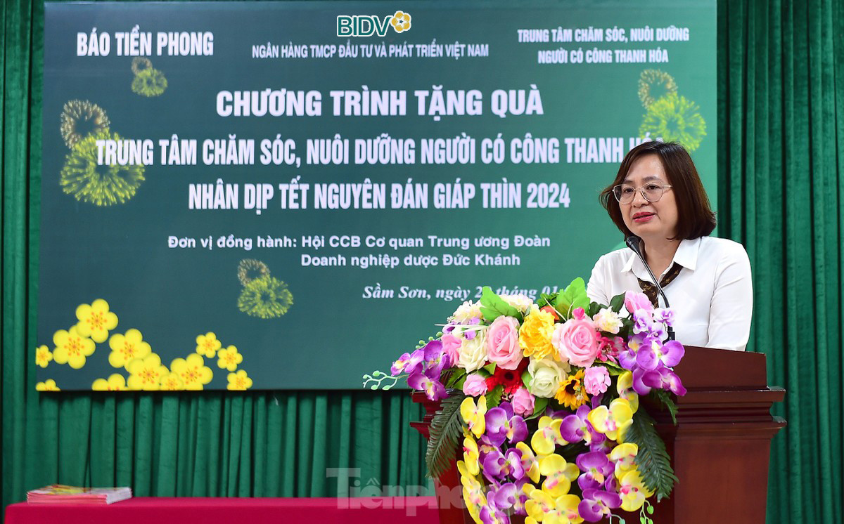 Bà Phạm Thị Thúy Nga phát biểu ý kiến tại chương trình thăm tặng quà người có công. Ảnh: Xuân Tùng Bà Phạm Thị Thúy Nga phát biểu ý kiến tại chương trình thăm tặng quà người có công. Ảnh: Xuân Tùng