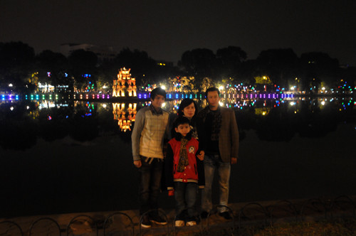 Hồ Gươm lung linh trong đêm cuối năm