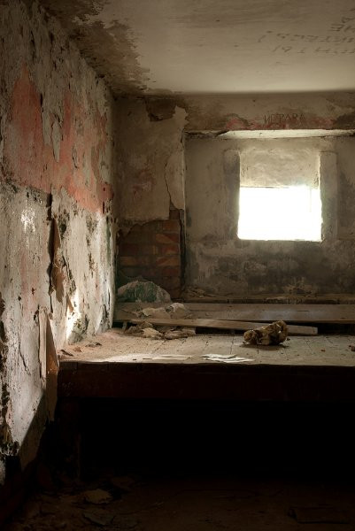 Trên trần vẫn còn lại những nét chữ của binh lính Xô Viết