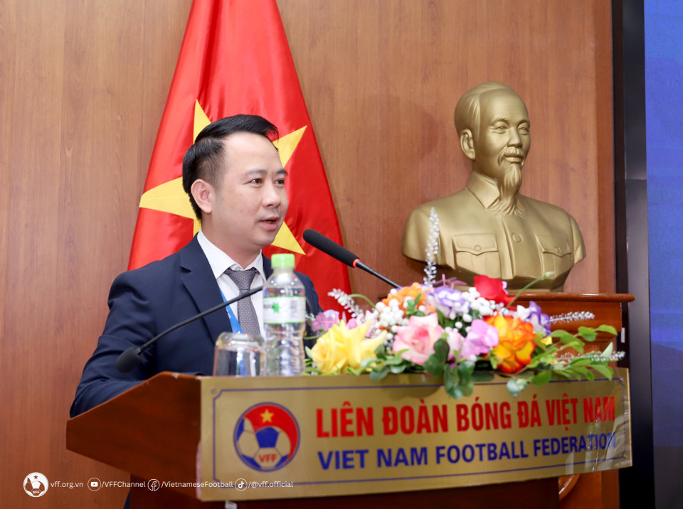 Phó Chủ tịch VFF Nguyễn Trung Kiên báo cáo công tác tài chính/vận động tài trợ