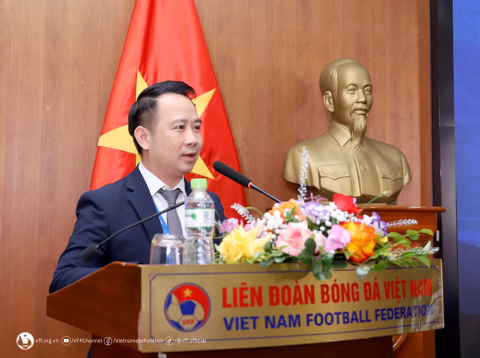 Phó Chủ tịch VFF Nguyễn Trung Kiên báo cáo công tác tài chính/vận động tài trợ