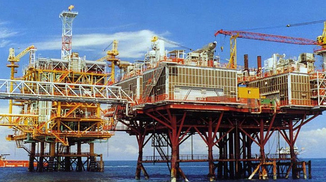 Giàn trung tâm mỏ Bạch Hổ của Vietsovpetro trên biển Đông - Ảnh: Đ.H.