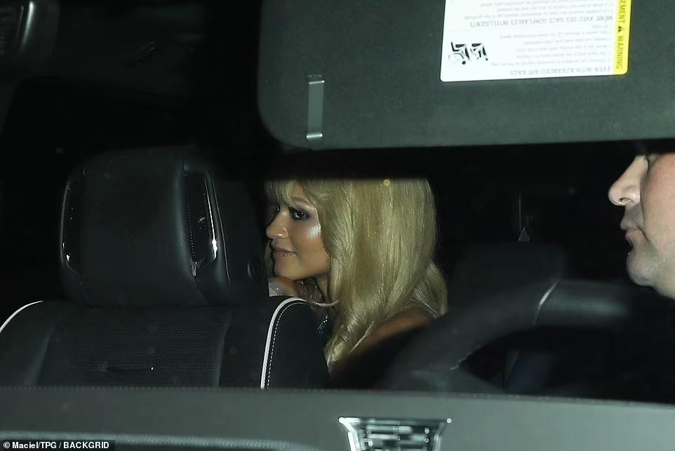 Zendaya lạ mắt với kiểu tóc vàng hoe.