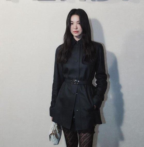 Song Hye Kyo sang chảnh, trẻ trung. Song Hye Kyo sang chảnh, trẻ trung.