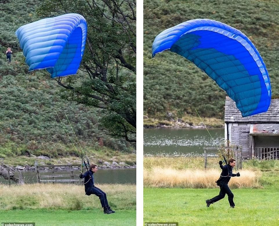 Tháng 7/2023, Tom Cruise ra mắt phần 7 của loạt phim hành động đình đám. Vốn dĩ, Mission: Impossible 7 được lên lịch &quot;trình làng&quot; vào tháng 7/2021 nhưng phải hoãn đến tận tháng 7/2023 do đại dịch, kéo theo phần 8 chuyển thời điểm ra mắt vào năm 2024, muộn hơn kế hoạch một năm. Ảnh: Splashnews.