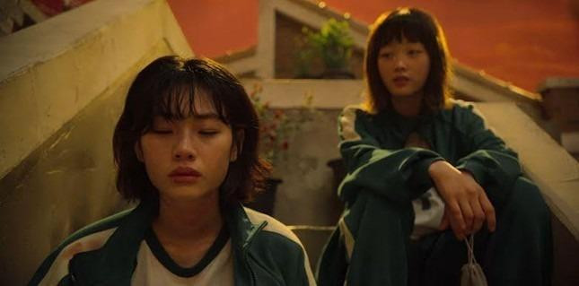 Ji Yeong (phải) và Kang Sae Byeok là hai nhân vật đạo diễn Hwang muốn hồi sinh. Ảnh: Squid Game. Ji Yeong (phải) và Kang Sae Byeok là hai nhân vật đạo diễn Hwang muốn hồi sinh. Ảnh: Squid Game.