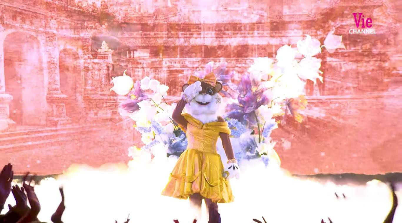 "Việt Nam trong tôi là" của Tí Nâu làm sống dậy niềm tự hào dân tộc trong nhiều khán giả yêu nhạc. "Việt Nam trong tôi là" của Tí Nâu làm sống dậy niềm tự hào dân tộc trong nhiều khán giả yêu nhạc.