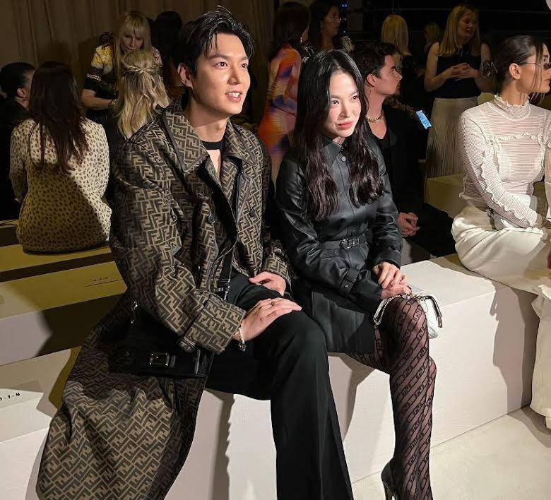 Elle Singapore chia sẻ khoảnh khắc "giấc mơ thành hiện thực" của người hâm mộ phim Hàn Quốc. Elle Singapore chia sẻ khoảnh khắc "giấc mơ thành hiện thực" của người hâm mộ phim Hàn Quốc.