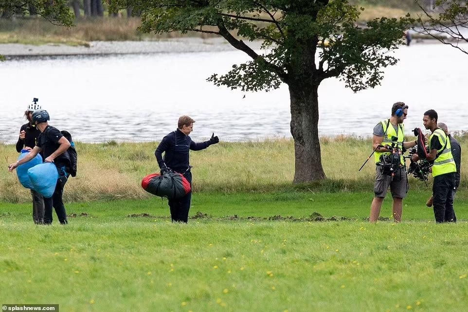 Tom còn bị đánh giá là người cha vô trách nhiệm. Anh chưa từng gặp lại con gái Suri Cruise kể từ khi ly hôn Katie Holmes vào năm 2012. Ảnh: Splashnews.
