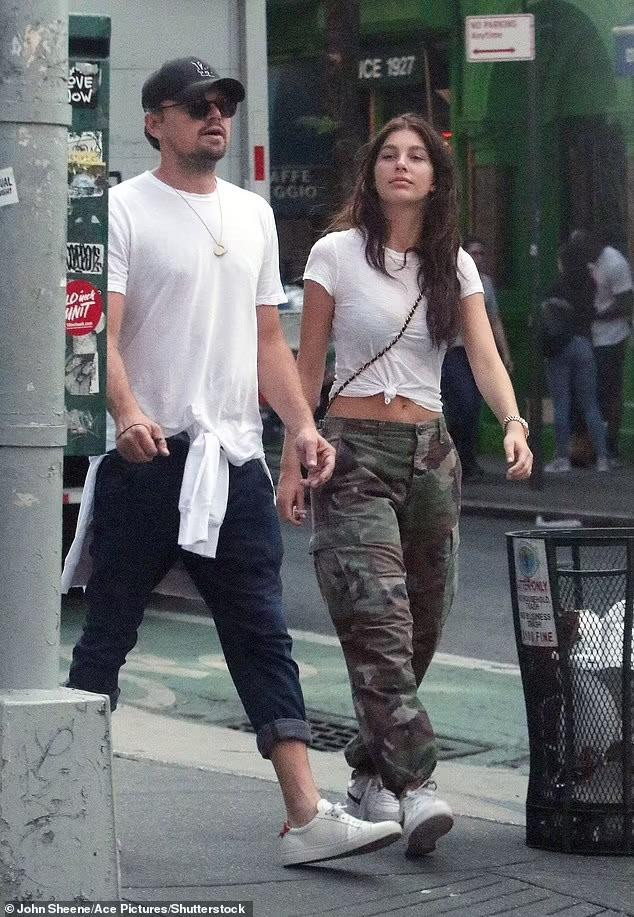 Leo và tình cũ kém 23 tuổi được cho là chia tay vào đầu mùa hè này. Leo và tình cũ kém 23 tuổi được cho là chia tay vào đầu mùa hè này.