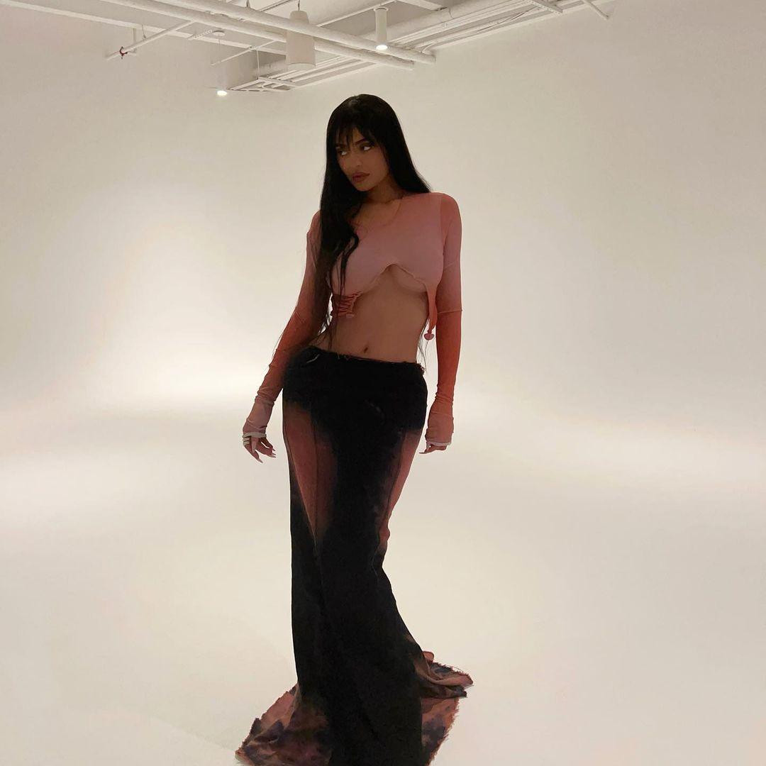 Hậu trường buổi chụp hình mới của Kylie Jenner. Ảnh: Instagram. Hậu trường buổi chụp hình mới của Kylie Jenner. Ảnh: Instagram.