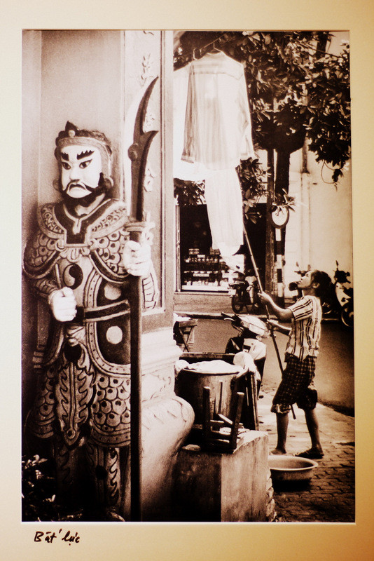 Hà Nội lạ lẫm – thân quen qua 'Ký ức phố' ảnh 6