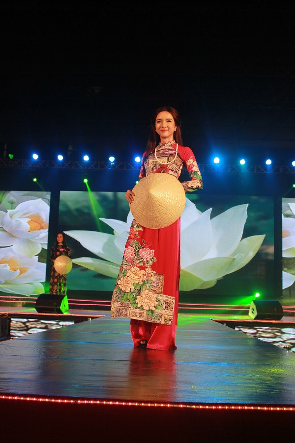 Nữ sinh báo chí đoạt quán quân cuộc thi Người đẹp Du lịch Huế ảnh 2