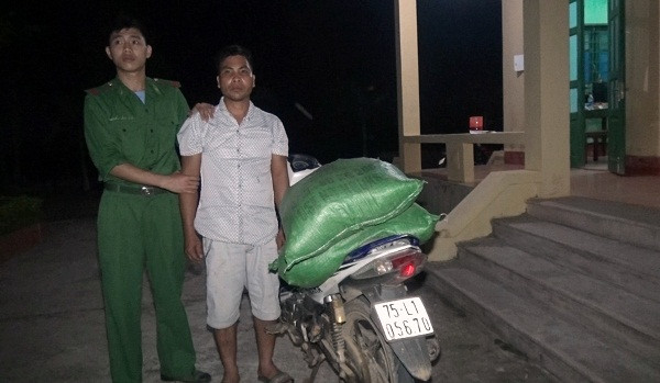 Bắt đối tượng vận chuyển thuốc nổ ở khu vực biên giới ảnh 1