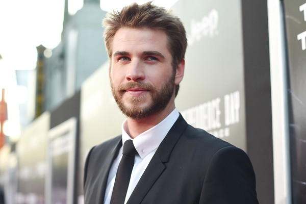 Liam Hemsworth ám ảnh nụ hôn kinh khủng với Jennifer Lawrence ảnh 3