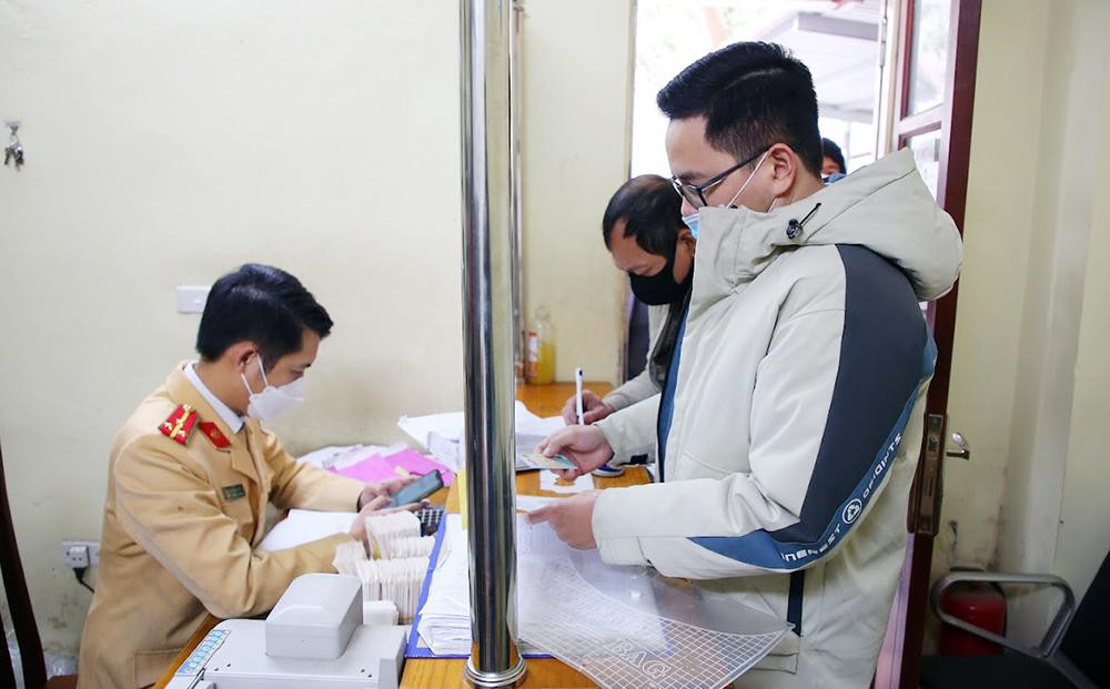 Người dân có thể đăng ký xe máy ở công an cấp xã.