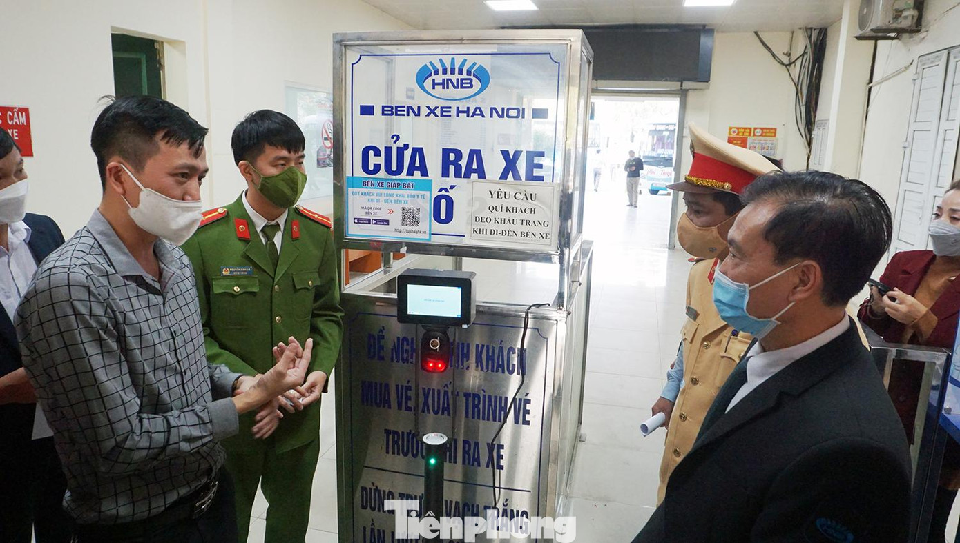 Thiếu úy Nguyễn Đình Hà - Trung tâm dữ liệu quốc gia về dân cư cho biết, đây là một trong những phiên bản máy quét mã Qr Code của Trung tâm nghiên cứu ứng dụng dữ liệu dân cư và căn cước công dân (CCCD) trực thuộc Trung tâm dữ liệu quốc gia về dân cư.