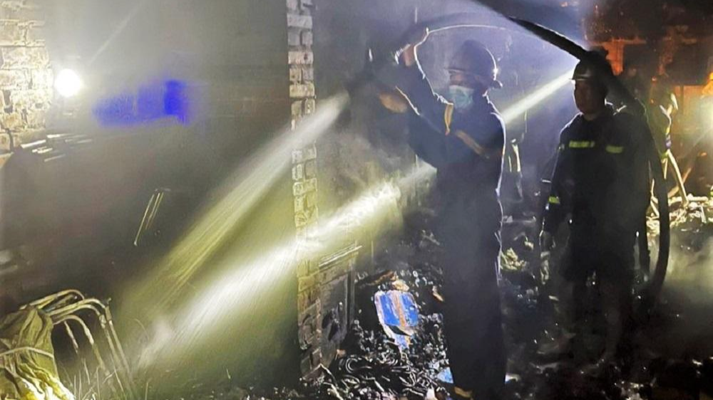 Hiện trường vụ hỏa hoạn. Ảnh: Đ.H Hiện trường vụ hỏa hoạn. Ảnh: Đ.H