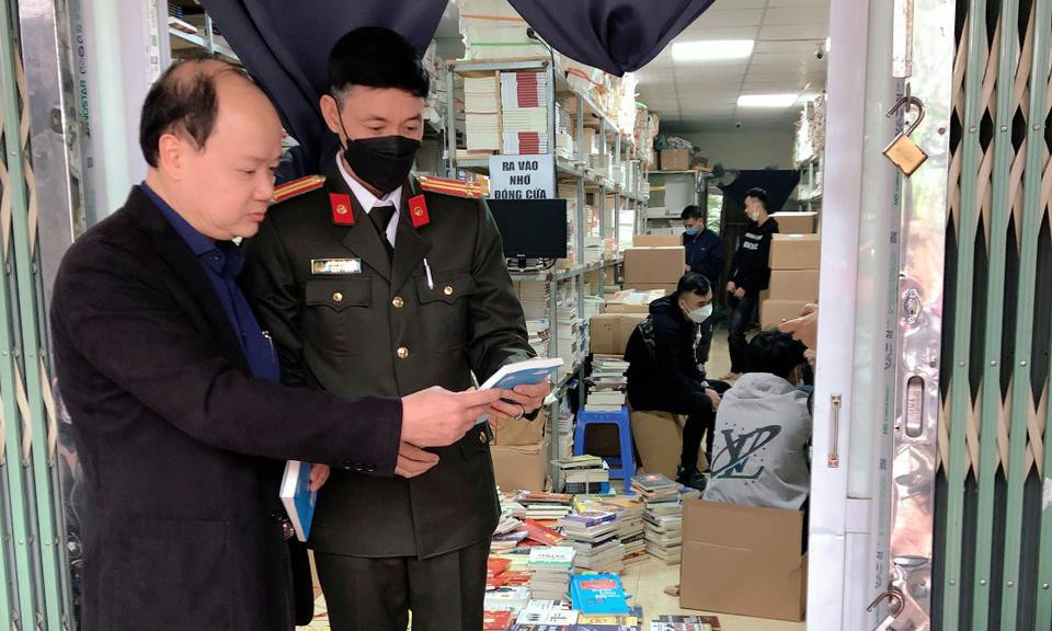 Toàn bộ số sách bị niêm phong.