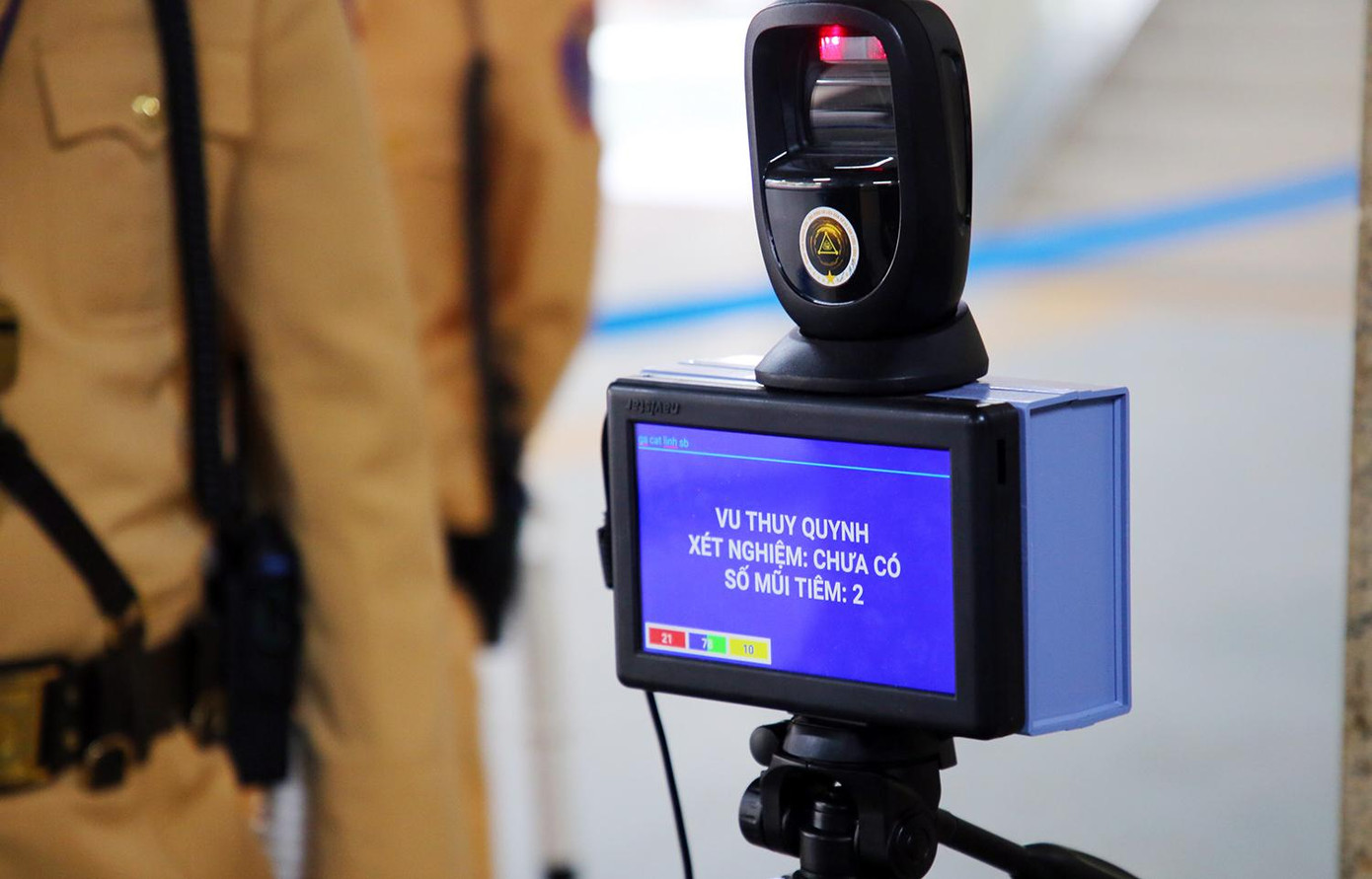 Sau khi quét mã QR Code sẽ hiển thị thông tin họ tên, tiêm chủng và xét nghiệm COVID-19…