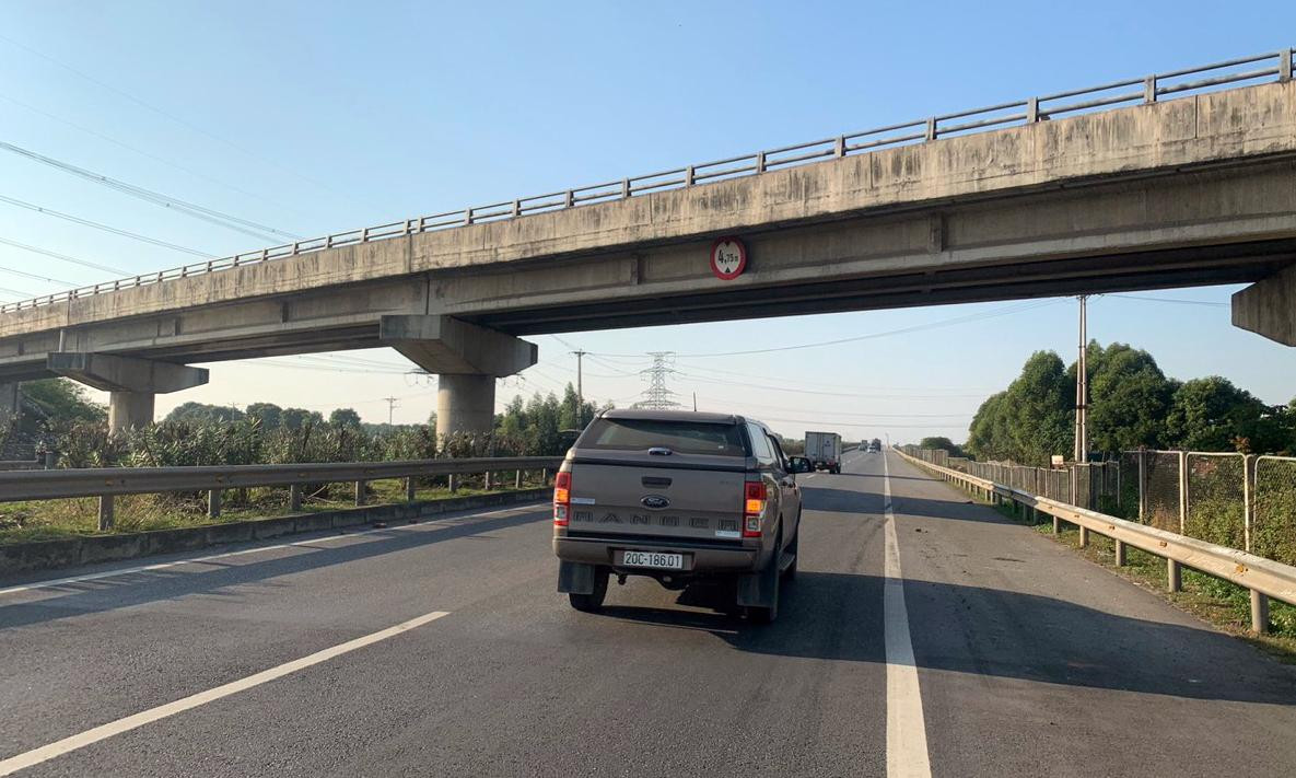 Cầu vượt nơi xảy ra vụ việc.