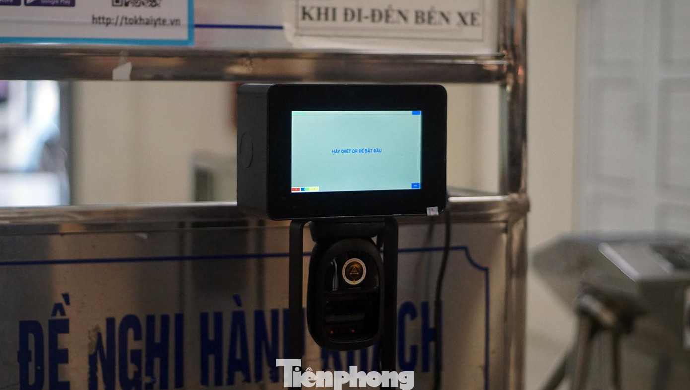 Ông Vương Duy Toàn, Phó Giám đốc Bến xe Giáp Bát đánh giá, việc lắp đặt máy quét mã Qr Code là dễ dàng truy vết các hành khách trong trường hợp xảy ra dịch bệnh và dễ dàng lưu trữ thông tin. So với trước đây, nhân viên bến xe không phải đi thu các tờ khai y tế rồi lưu lại ở nhà điều hành bến xe.