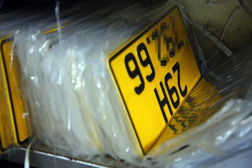 Theo Thông tư 58/2020/TT- BCA những phương tiện phải đổi biển sang màu vàng gồm xe tải, xe công nghệ, taxi truyền thống, xe khách kinh doanh vận tải.